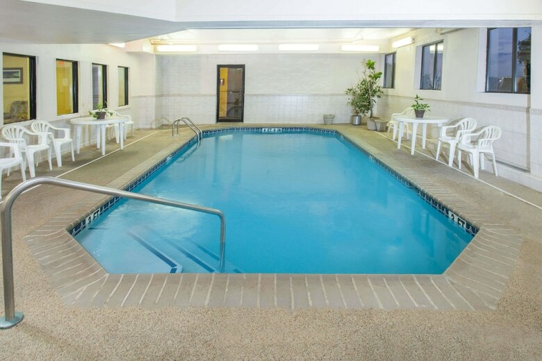 Hotel Ramada By Wyndham Bolingbrook