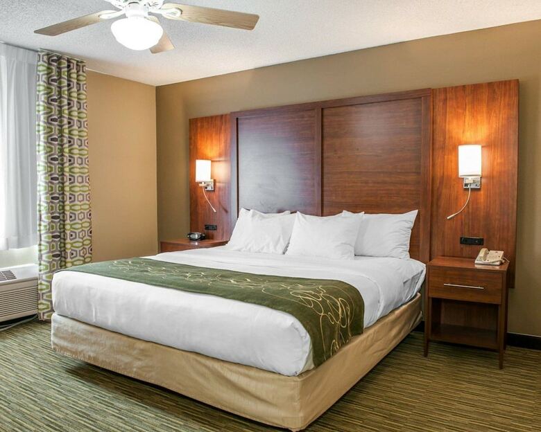 Hotel Comfort Suites North