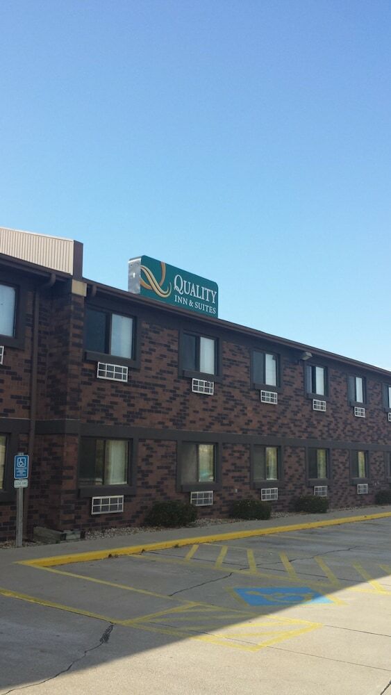 Hotel Quality Inn & Suites