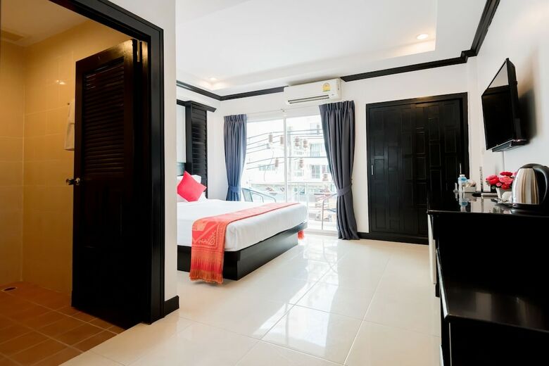 Hallo Patong Hotel & Restaurant