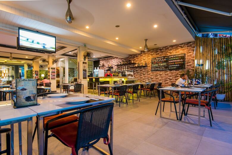 Hallo Patong Hotel & Restaurant