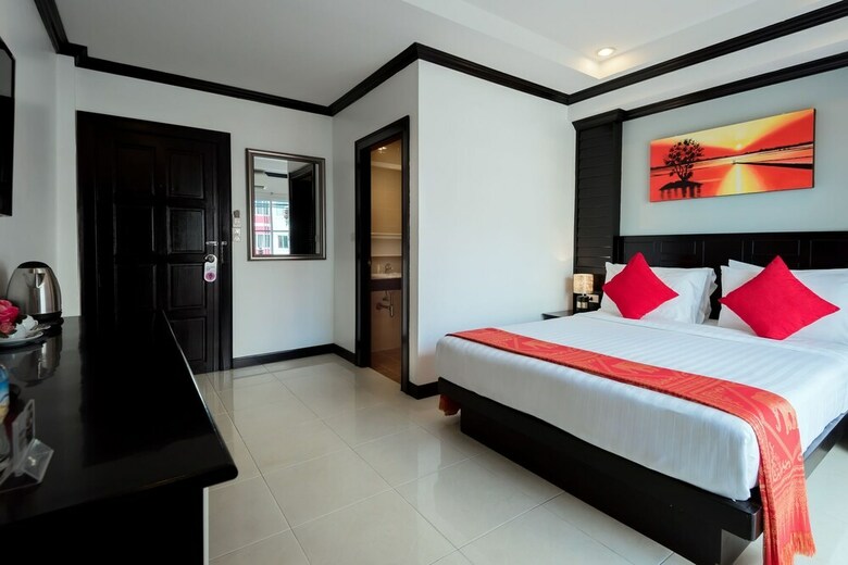 Hallo Patong Hotel & Restaurant