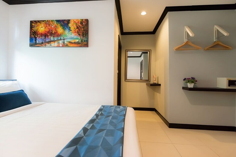 Hallo Patong Hotel & Restaurant