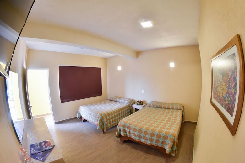 Hotel Valenciana Midway Inn
