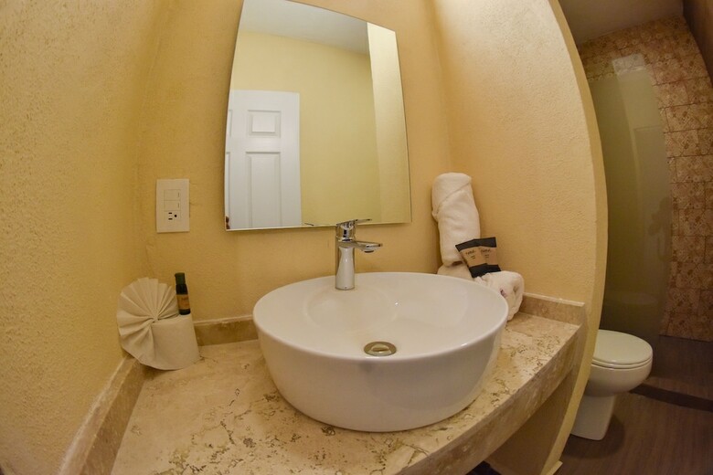 Hotel Valenciana Midway Inn