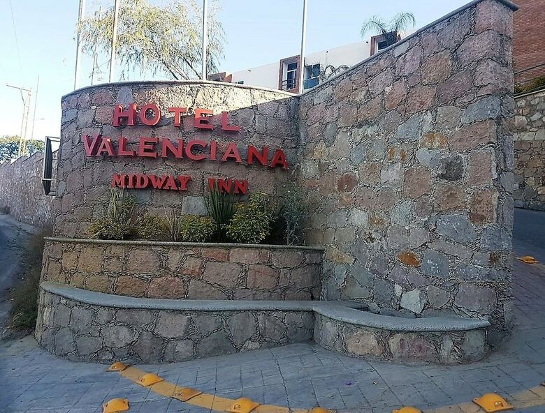 Hotel Valenciana Midway Inn