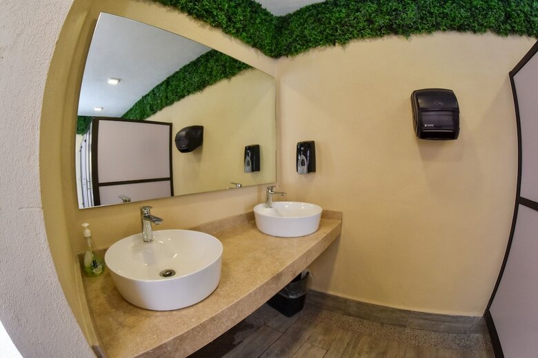 Hotel Valenciana Midway Inn