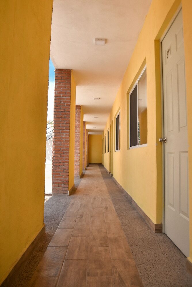 Hotel Valenciana Midway Inn
