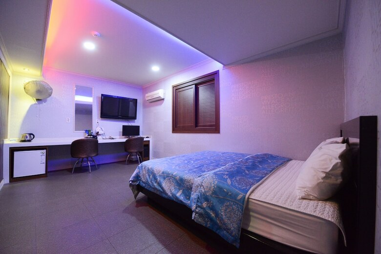 Top Motel