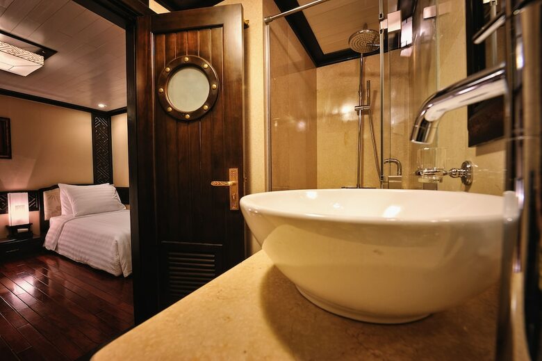 Paradise Luxury Sails Cruise