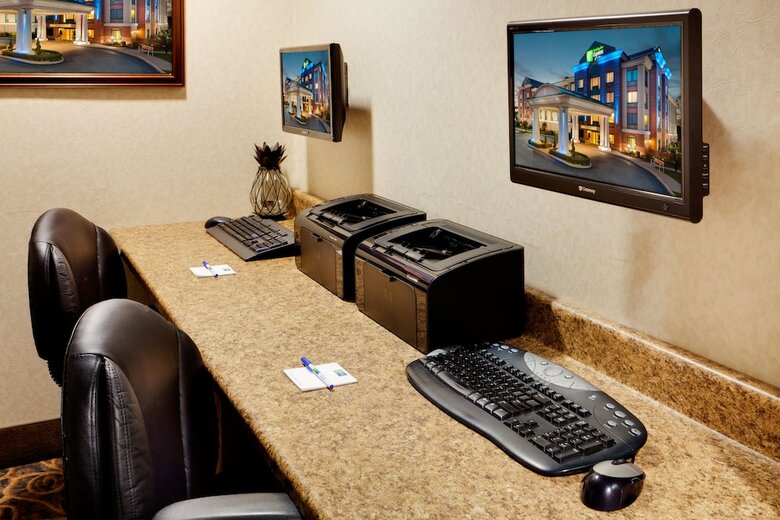 Holiday Inn Express Hotel & Suites Warwick-providence (Arpt)