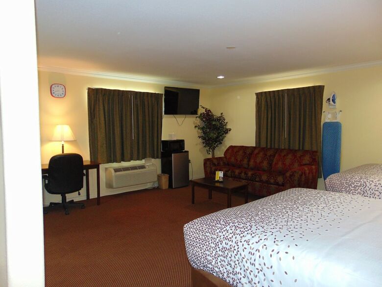 Motel Executive Inn And Suites