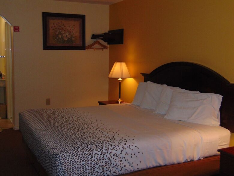Motel Executive Inn And Suites