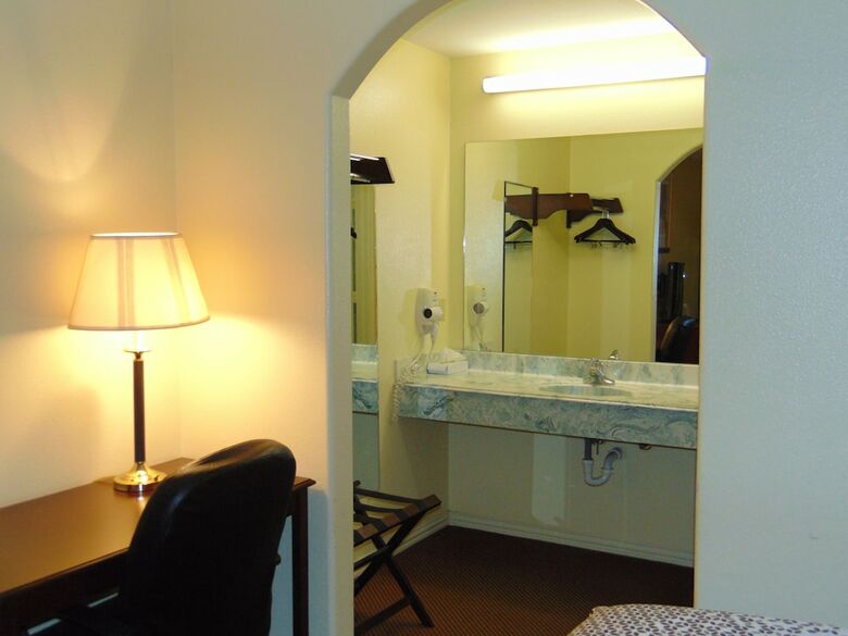 Motel Executive Inn And Suites