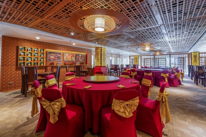 Vouk Hotel & Suites