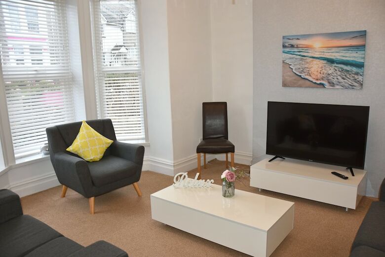 Hotel Spacious Central Cornish Townhouse