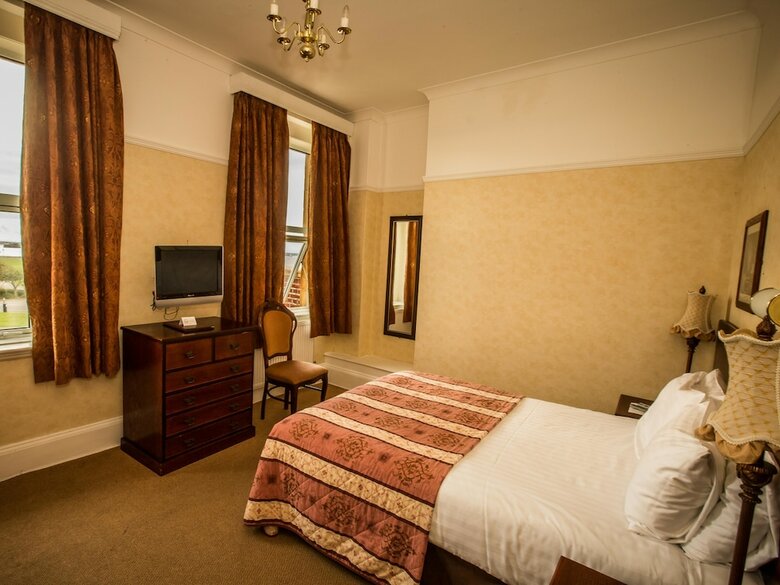 Queen's Hotel, Portsmouth Ltd.