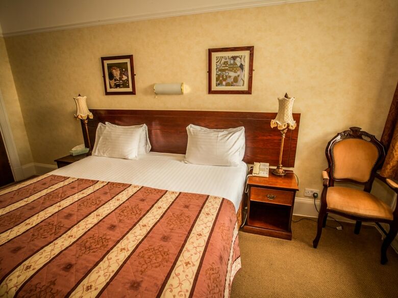 Queen's Hotel, Portsmouth Ltd.