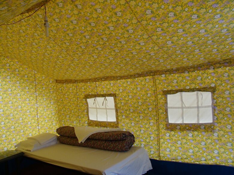 Double Humped Camp - Hunder