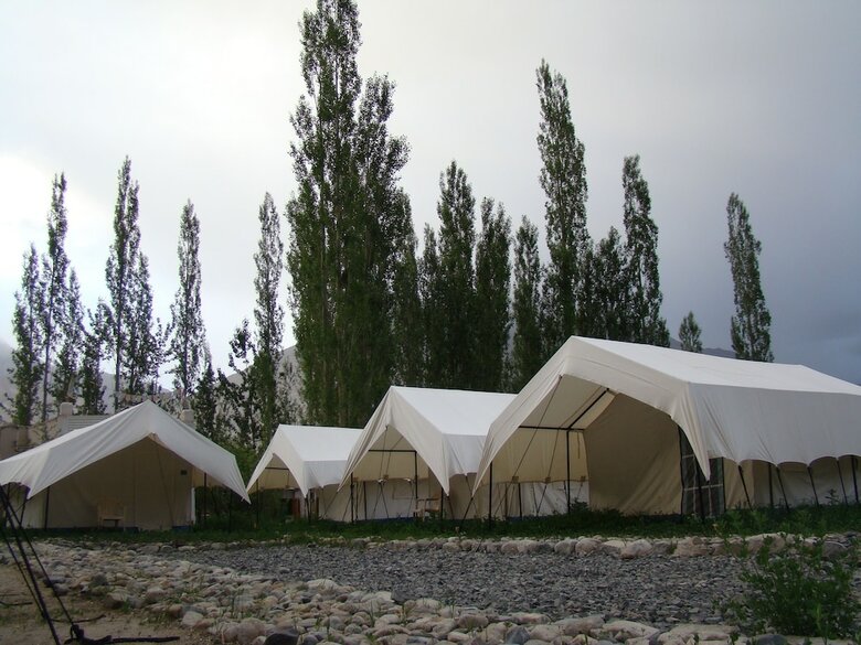 Double Humped Camp - Hunder