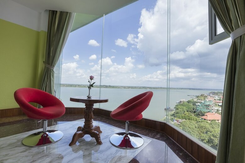 High Sky Hotel