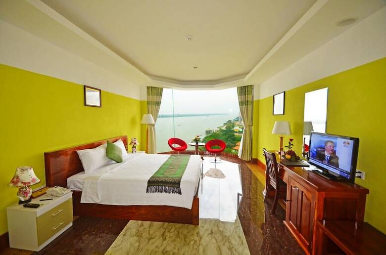 High Sky Hotel