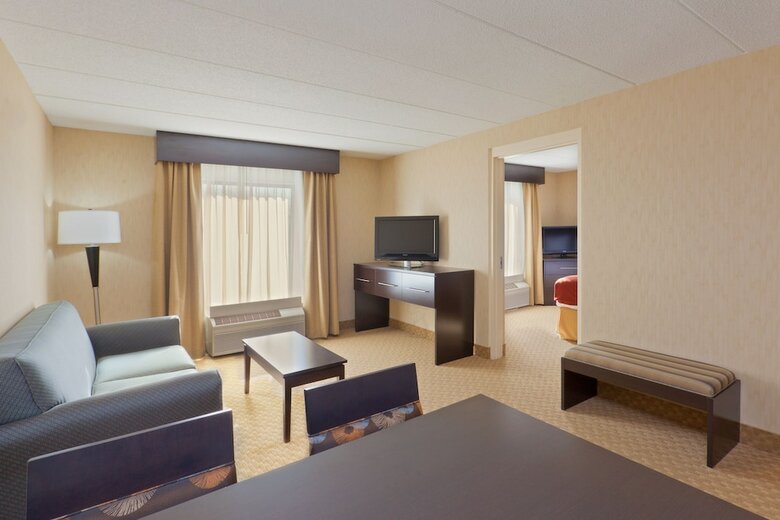 Holiday Inn Express Hotel & Suites Dover