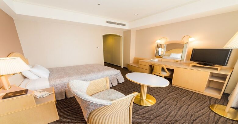 Hotel The Crown Palais New Hankyu Kochi