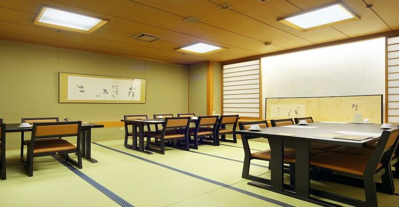 Hotel The Crown Palais New Hankyu Kochi