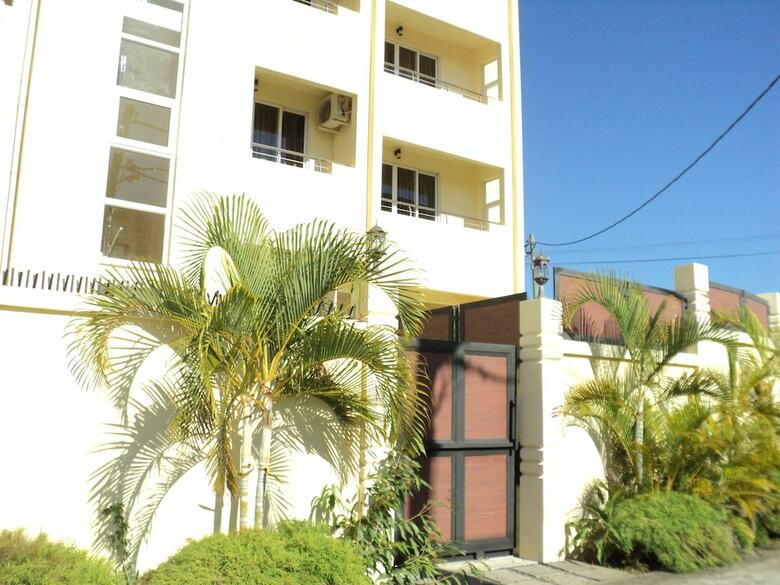 Monalysa St Honor� Apartment & Studio