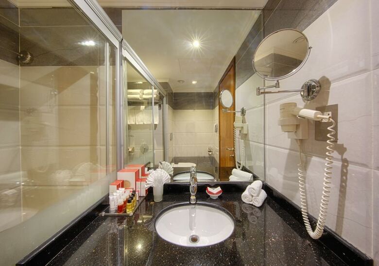 Hotel Al Safwah Royale Orchid