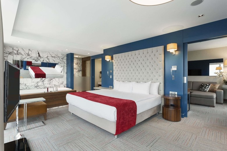 Hotel Ramada Encore By Wyndham Izmir