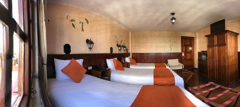 Cruz Loma Hotel.