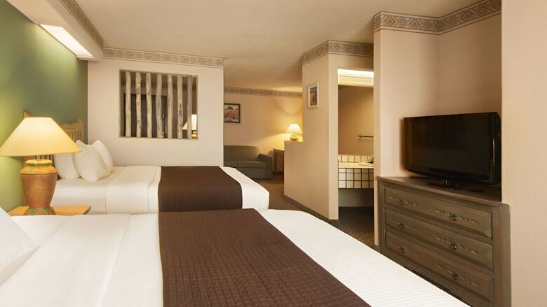 Hotel Sagebrush Inn & Suites