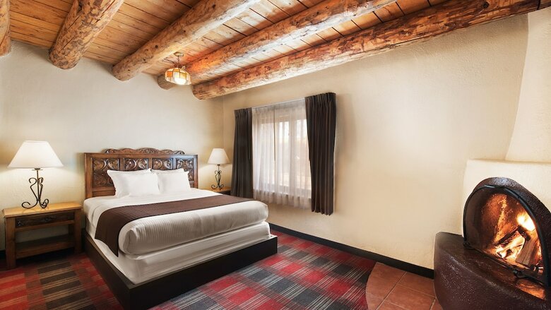 Hotel Sagebrush Inn & Suites