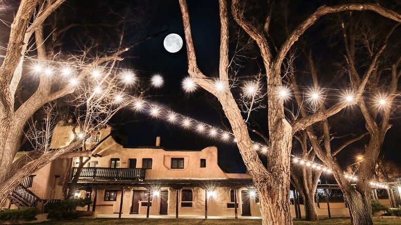Hotel Sagebrush Inn & Suites