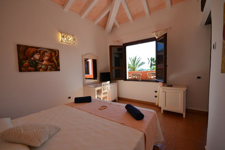 Galanias Hotel & Retreat