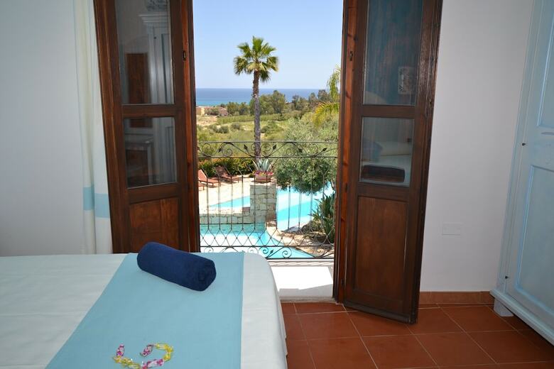 Galanias Hotel & Retreat