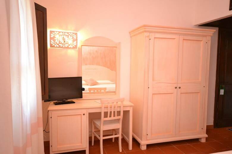 Galanias Hotel & Retreat