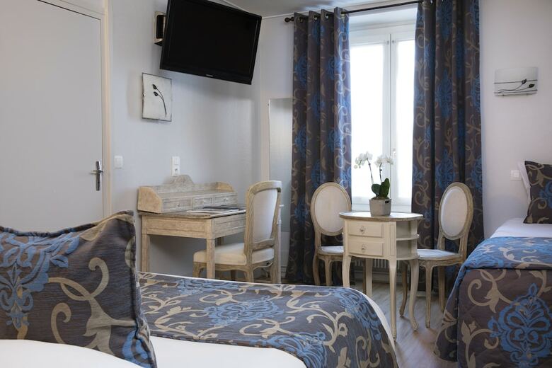 A L'hotel Des Roys