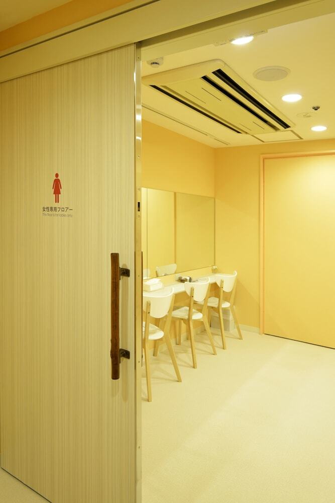 Capsule Hotel B&s Eco-cube Shinsaibashi