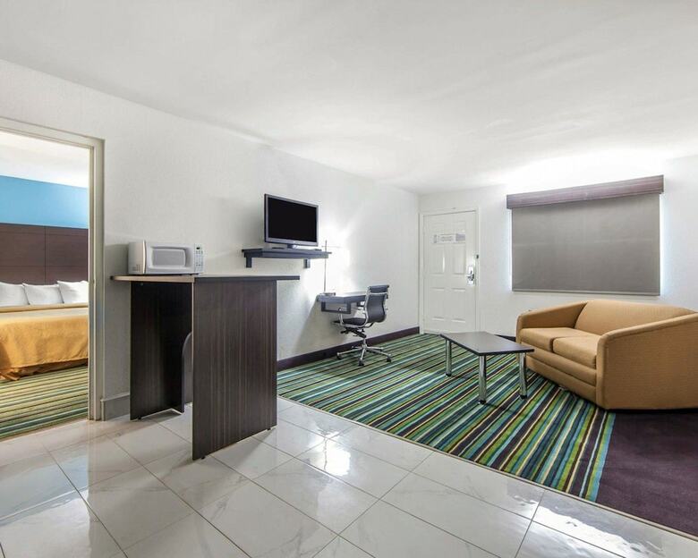 Hotel Quality Inn & Suites