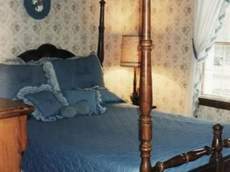 Hotel Sturbridge Country Inn