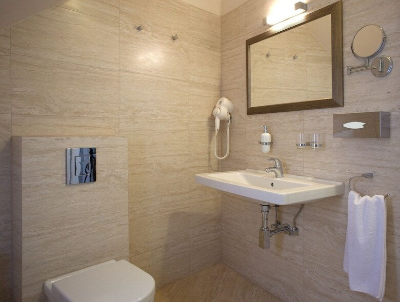 Barokk Hotel Promen�d Gyor