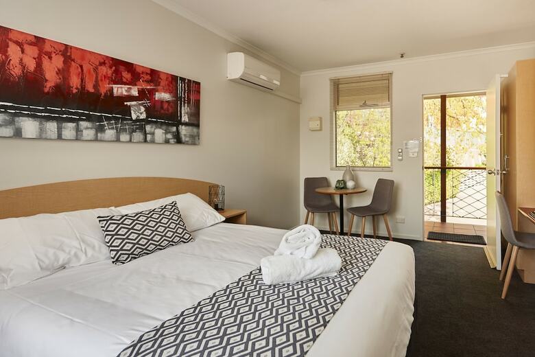 Elphin Motel & Serviced Apartments