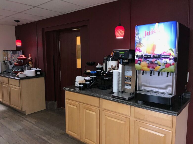 Hotel Ramada By Wyndham Harrisonburg