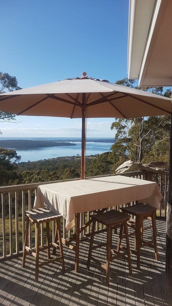 Bed In The Treetops Bed & Breakfast