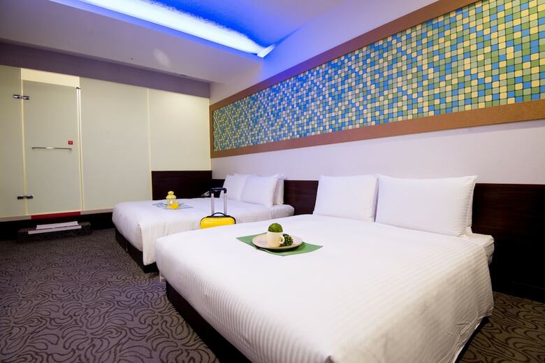 Ximen Holiday Fun Hotel