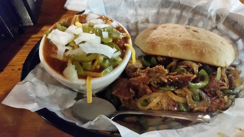 Cabana Gwin's Lodge & Roadhouse Est. 1952