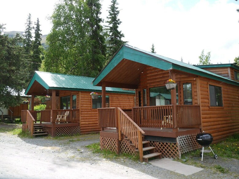 Cabana Gwin's Lodge & Roadhouse Est. 1952